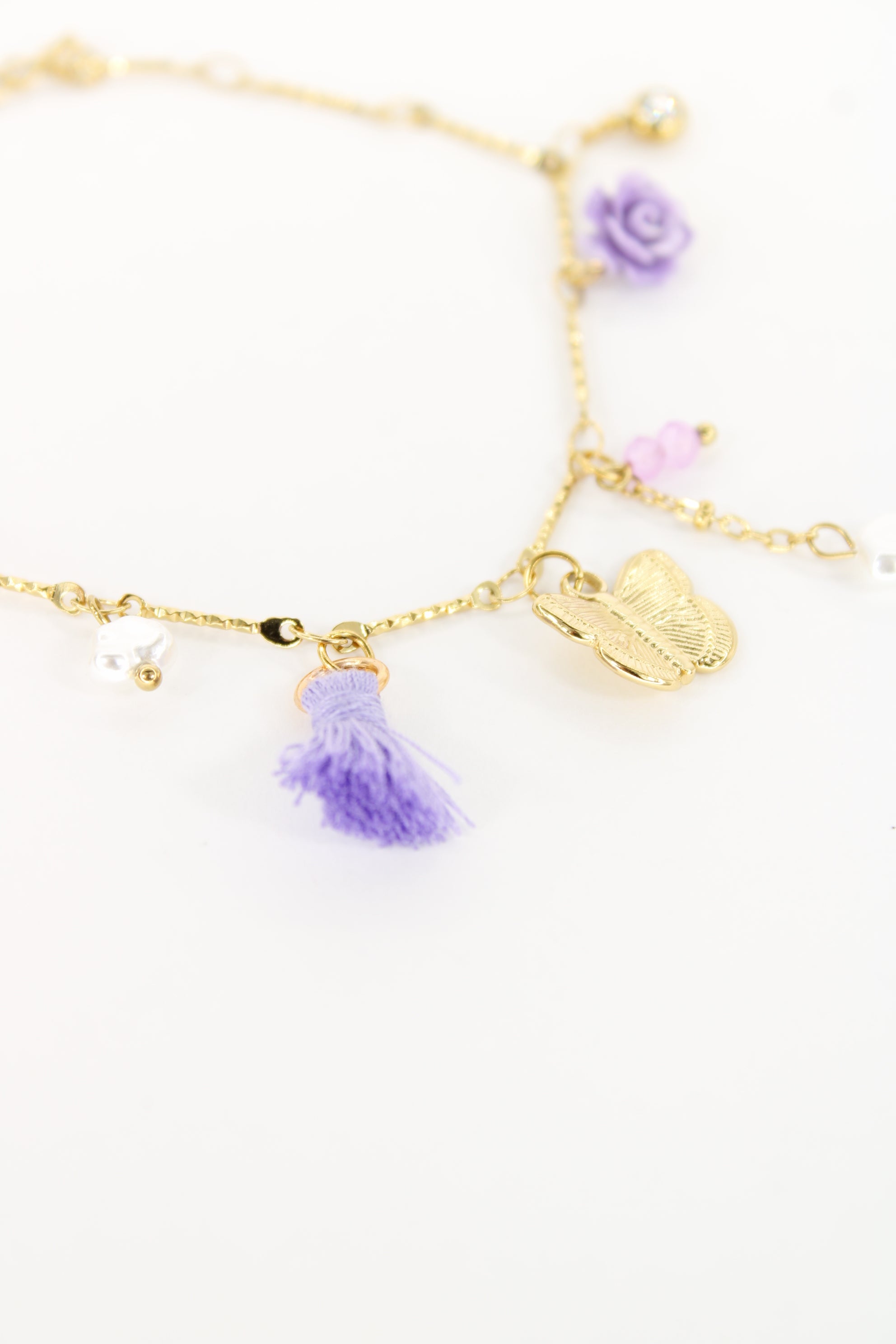 ✨ Bracelet Lilyna – Bracelet Papillon et Charms Fleur