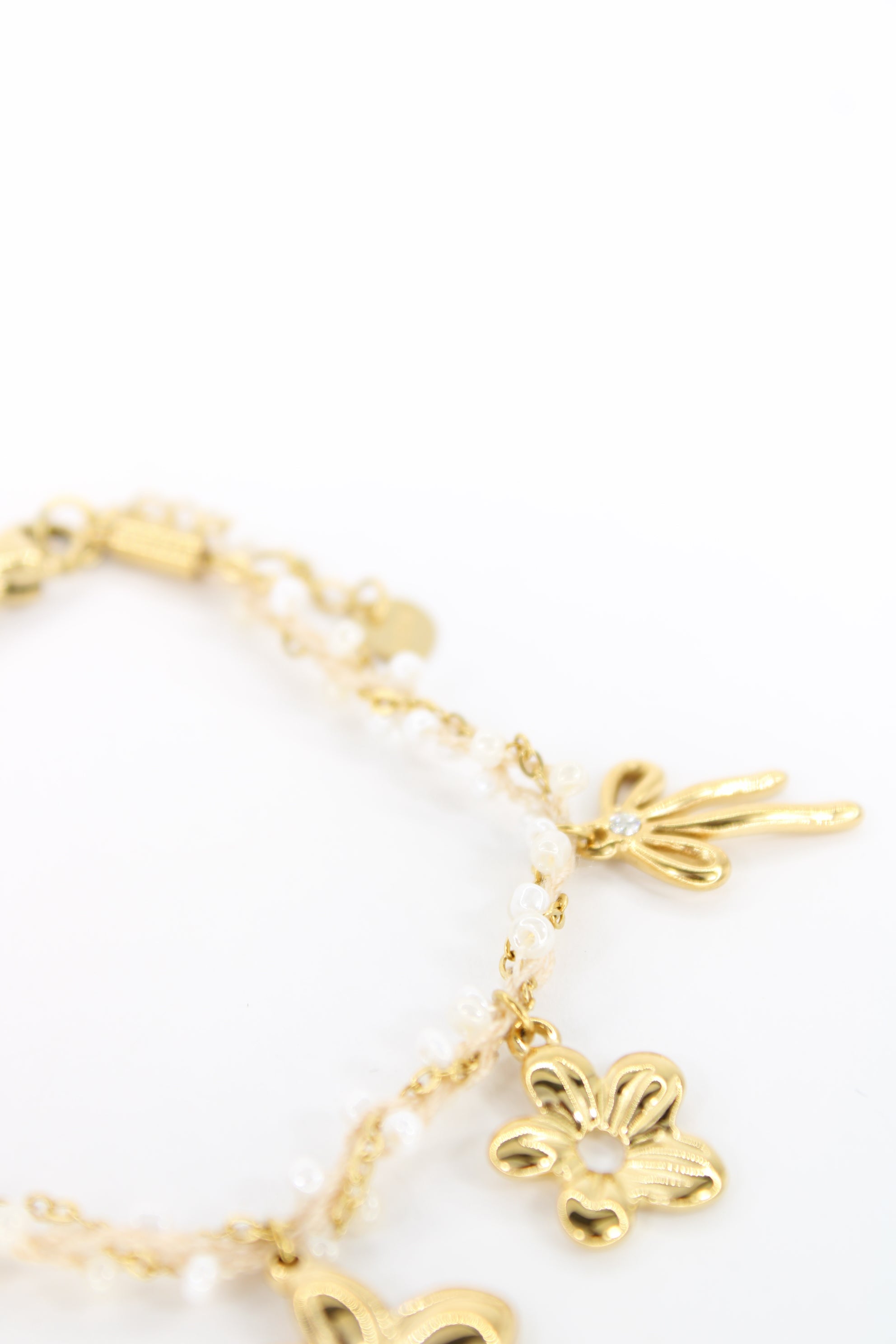 ✨ Bracelet Deliness – Bracelet Fleurs Dorées et Perles