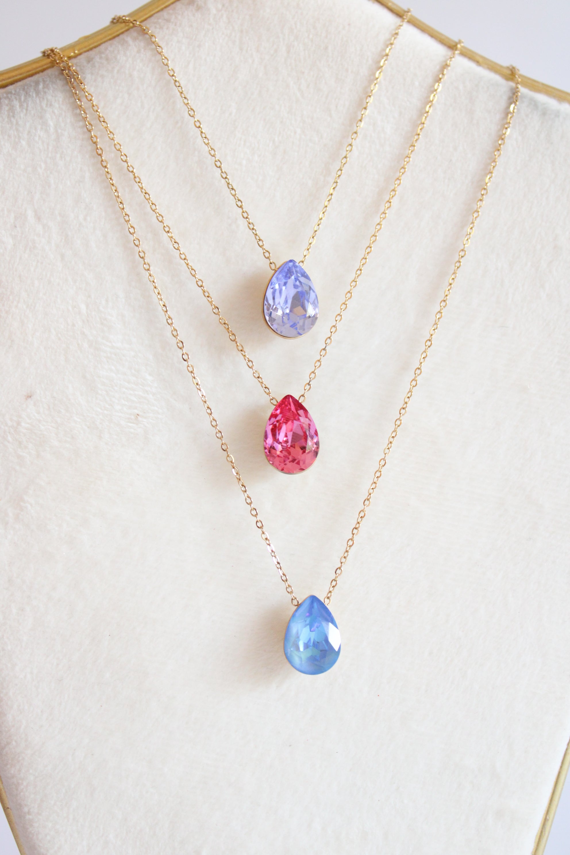 Collier Leona