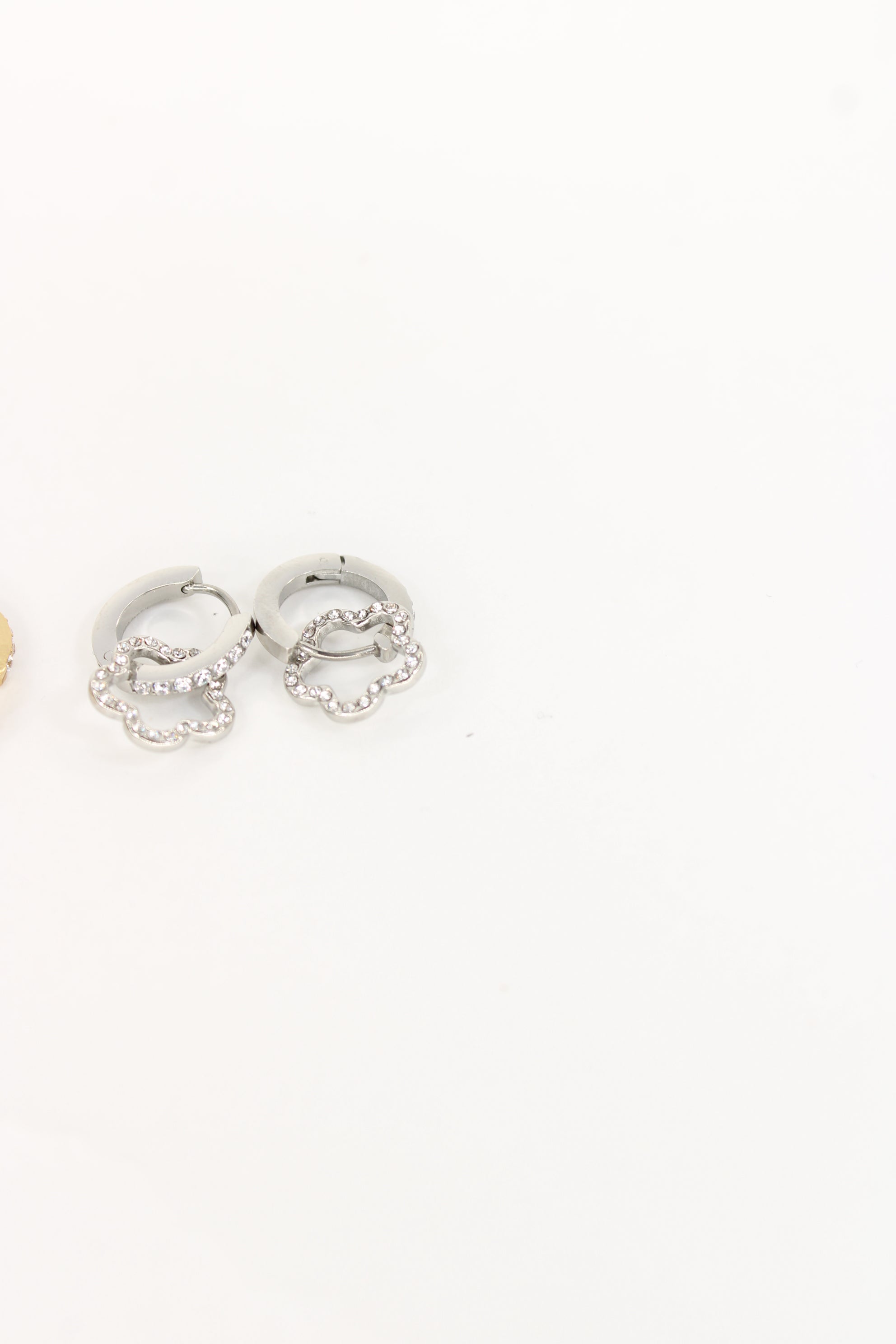Boucles Alina – Créoles fleurs cristaux doré ou argenté