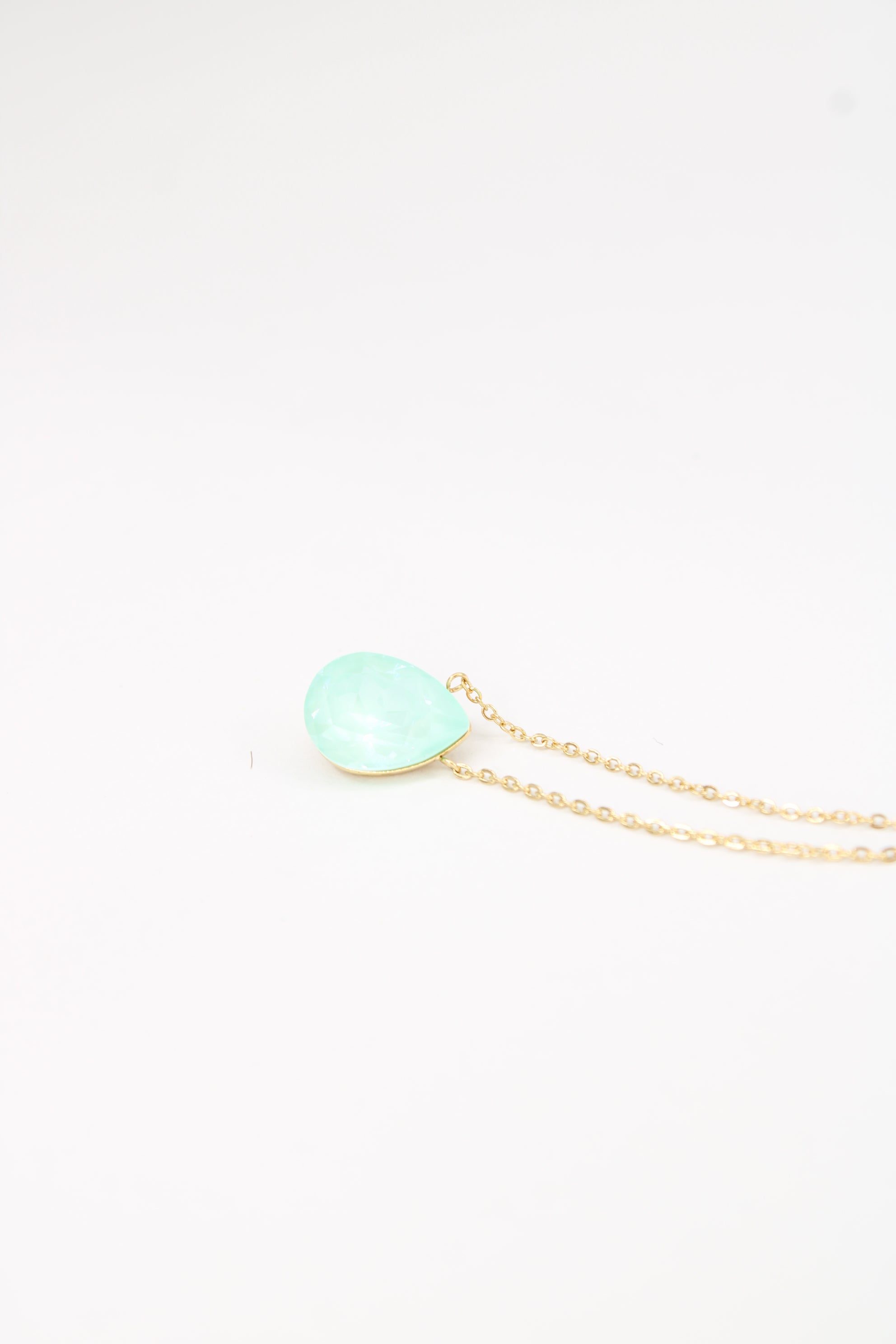 Collier Leona