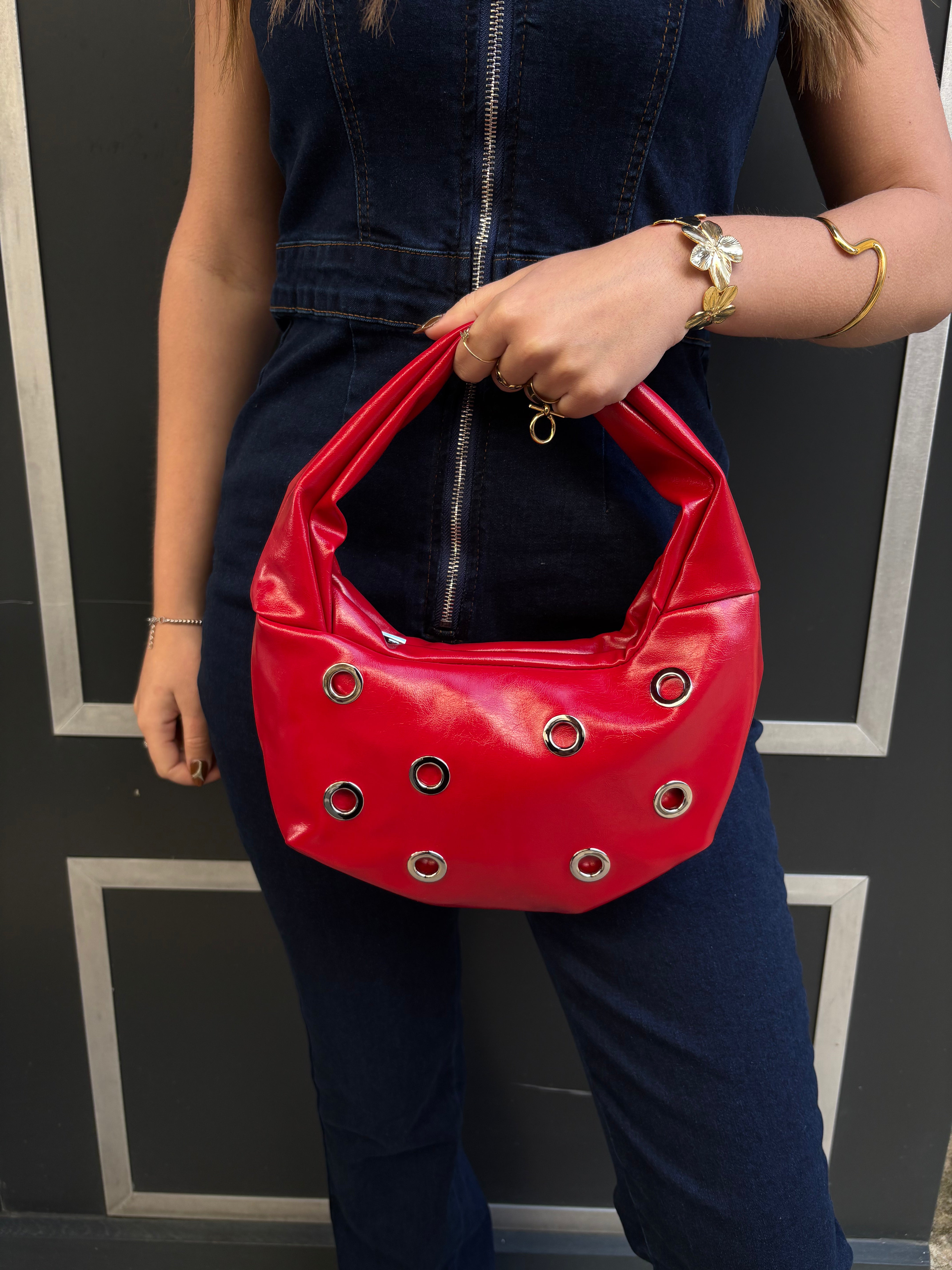 Sac rouge oeillets