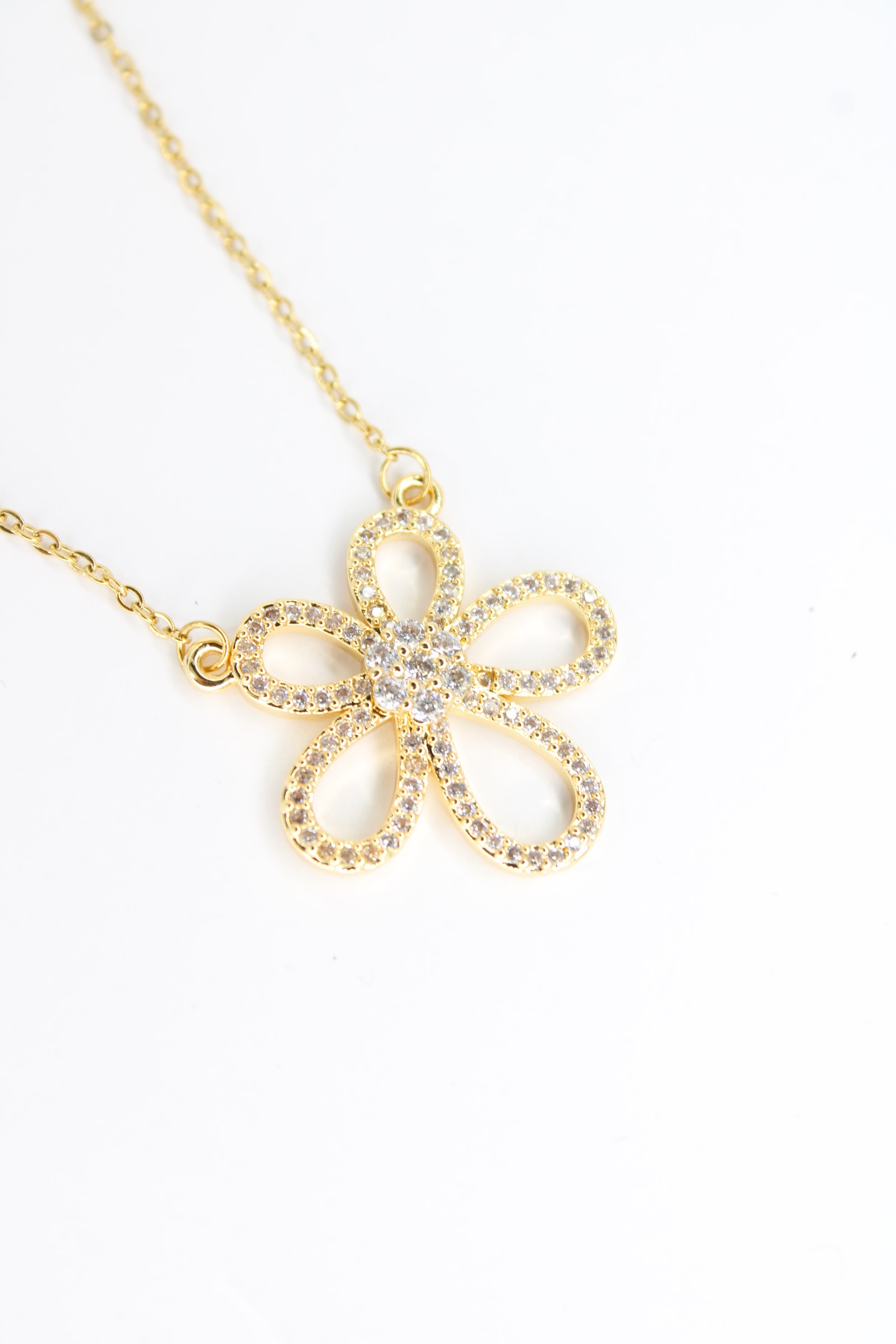 ✨Collier Florbela - Collier Fleur Scintillante en Acier Inoxydable