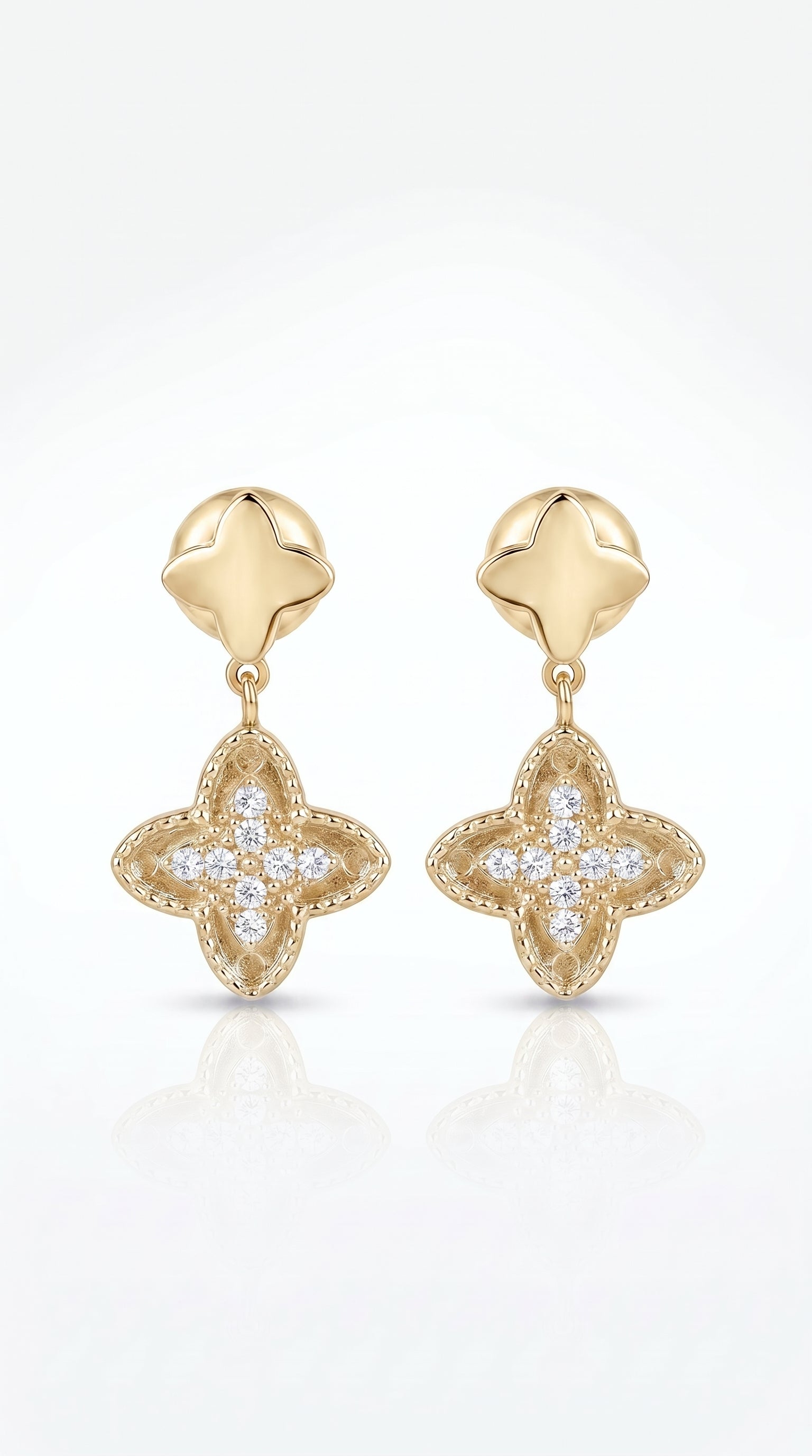 Boucles d’Oreilles "Isalyne" – Trèfles Scintillants & Élégants