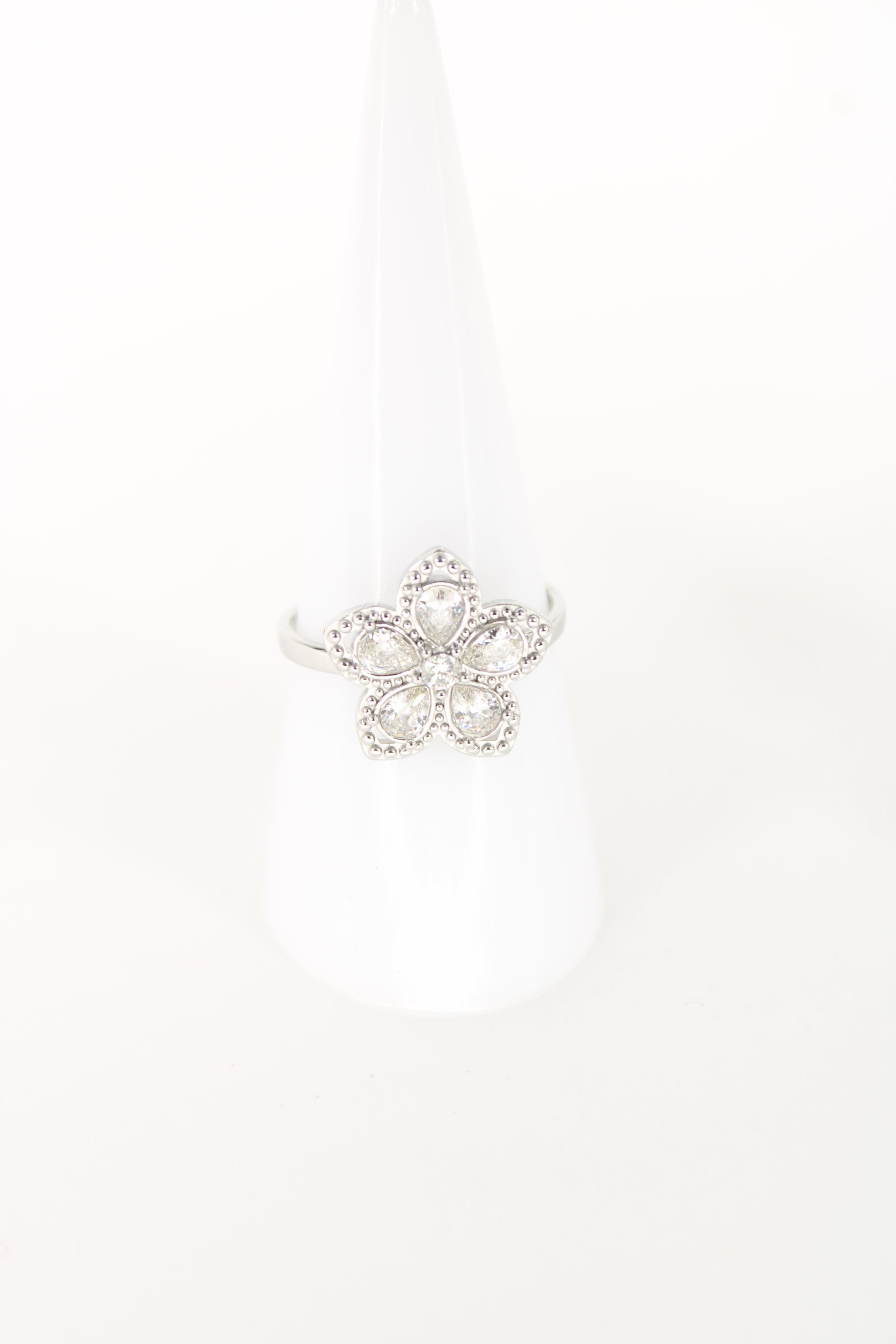 Bague Célia fleur en acier inoxydable – Strass dorée ou argentée