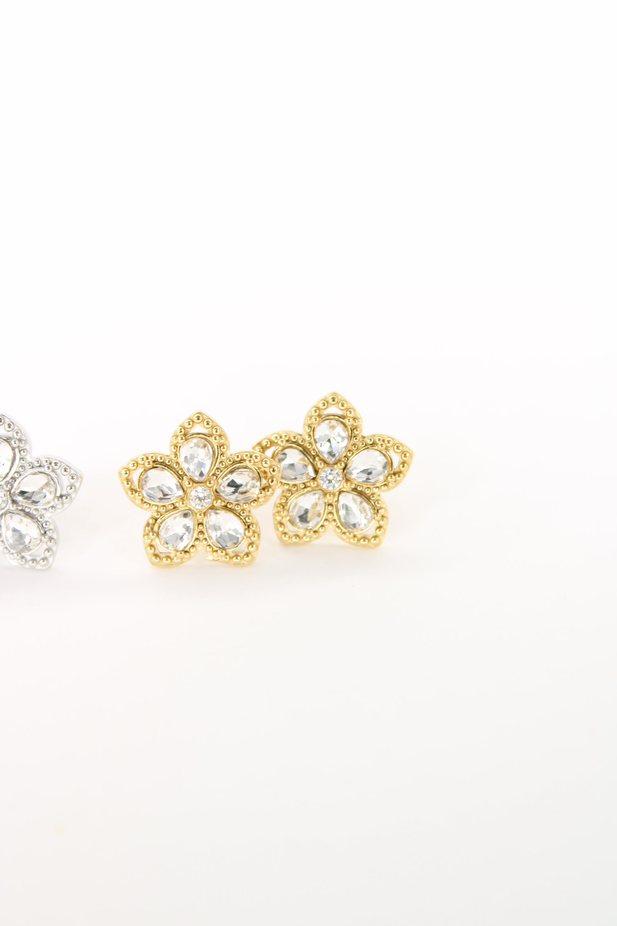Boucles d’oreilles Bianca fleur en acier inoxydable – Strass dorées ou argentées
