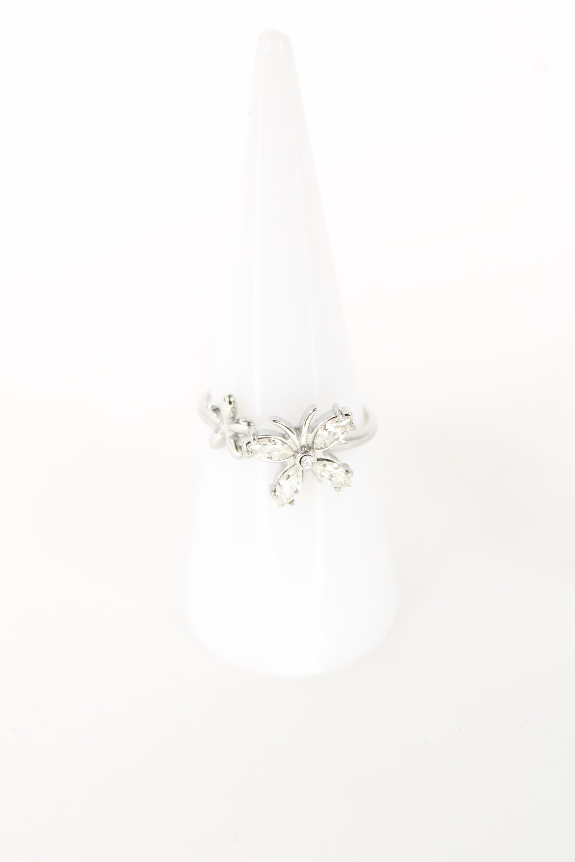 Bague Coralie fleur et papillon en acier inoxydable – Strass dorée ou argentée