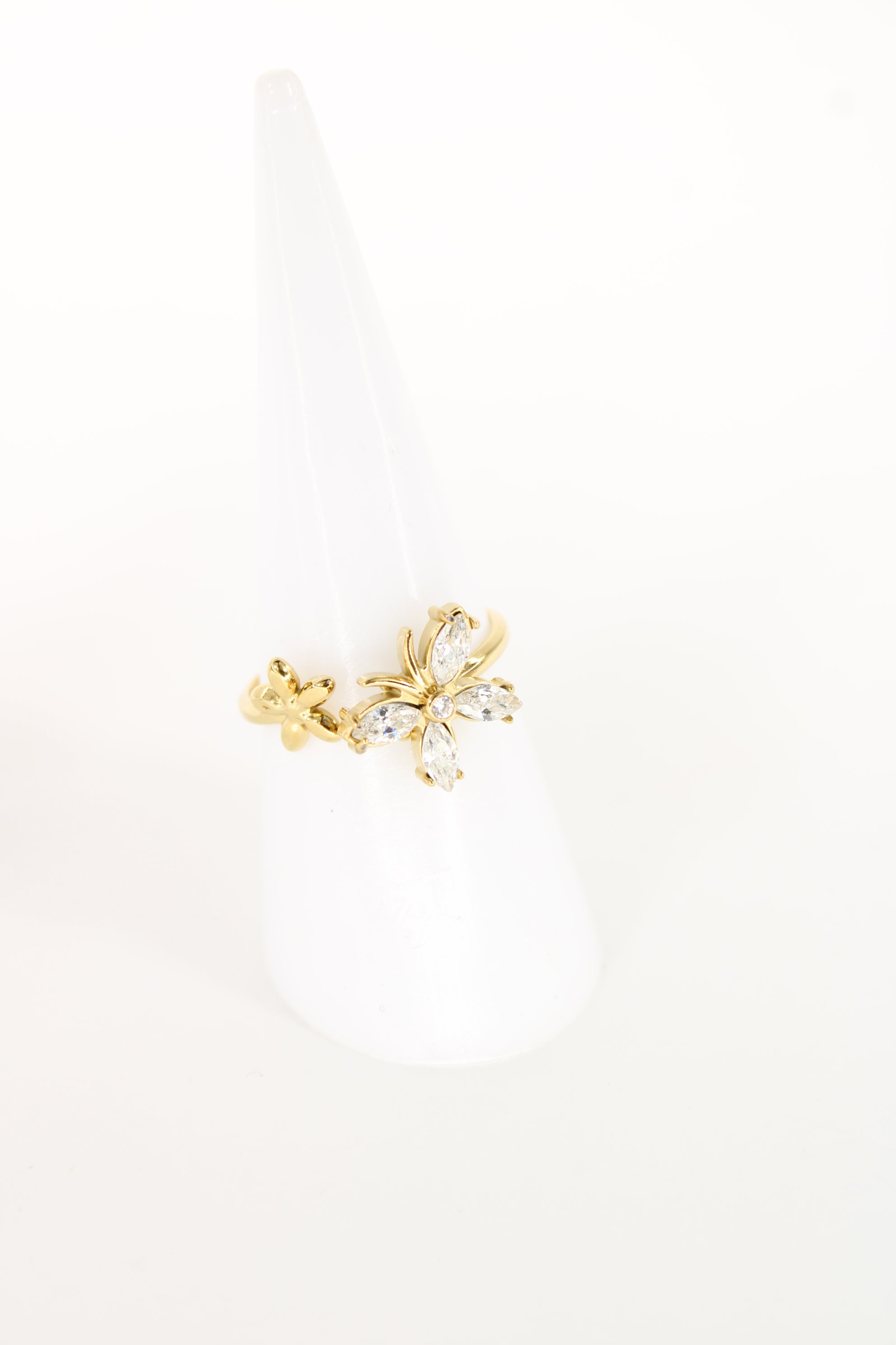 Bague Coralie fleur et papillon en acier inoxydable – Strass dorée ou argentée