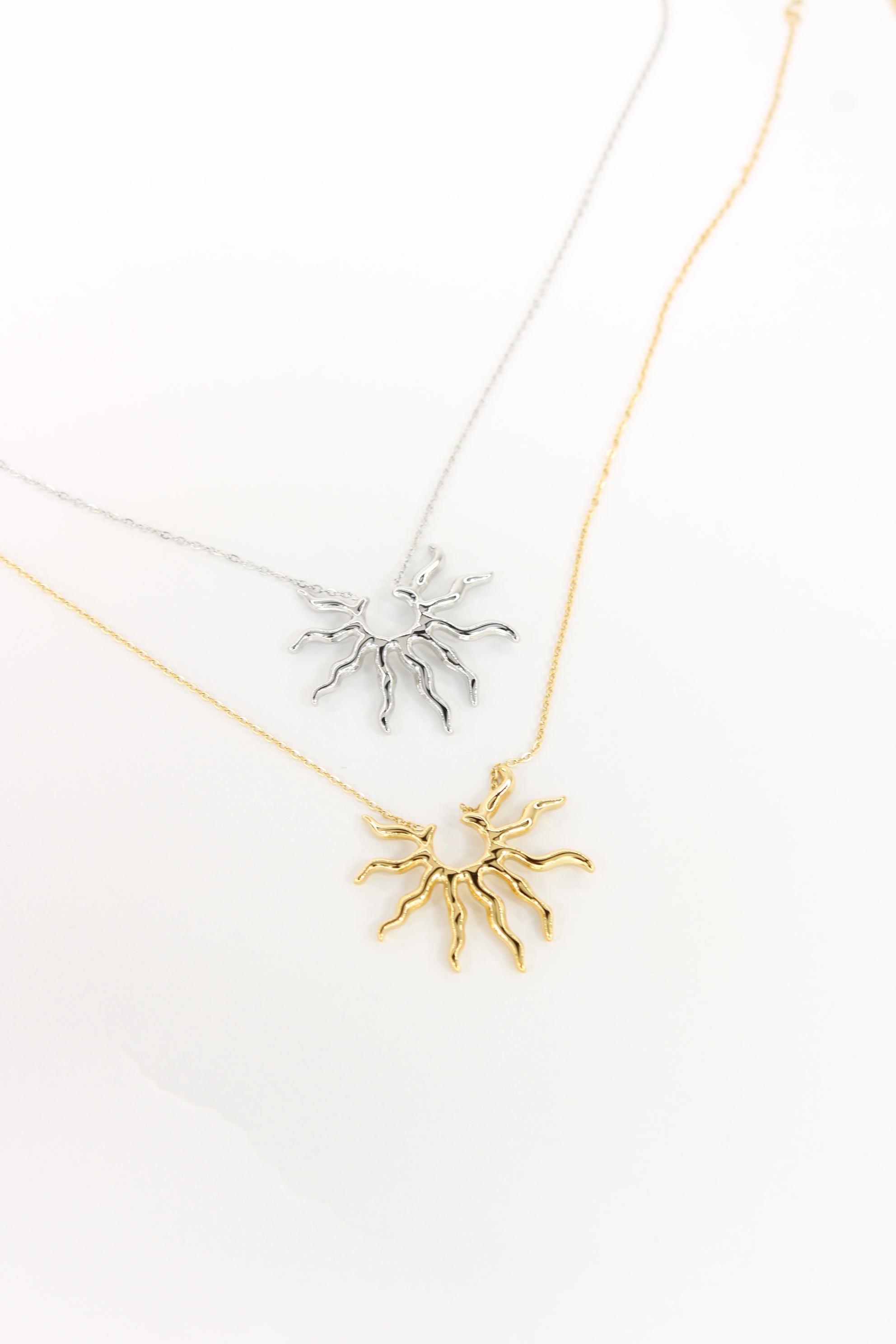 Collier Honorine soleil en acier inoxydable – Doré ou argenté – Bijou femme Langon