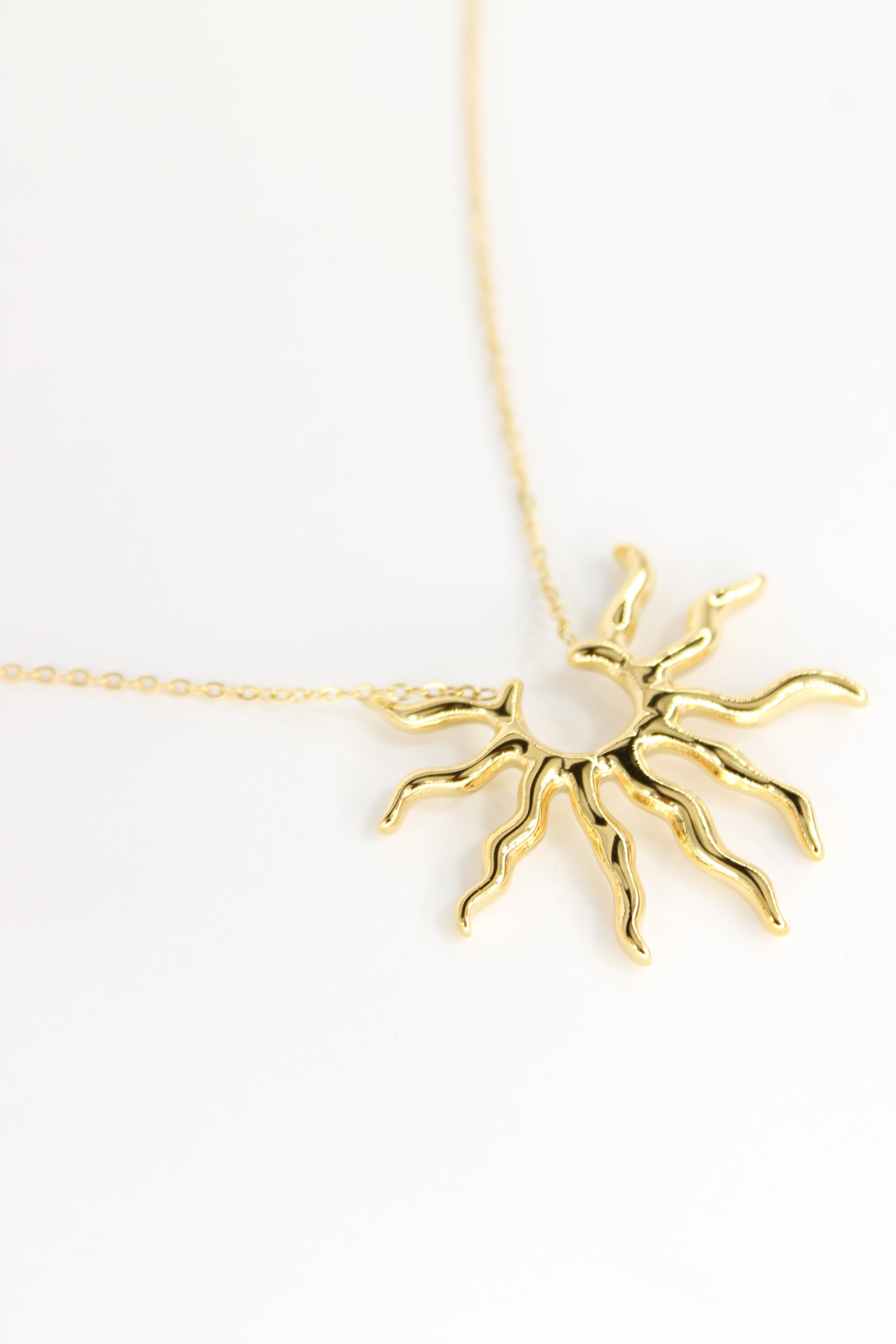 Collier Honorine soleil en acier inoxydable – Doré ou argenté – Bijou femme Langon