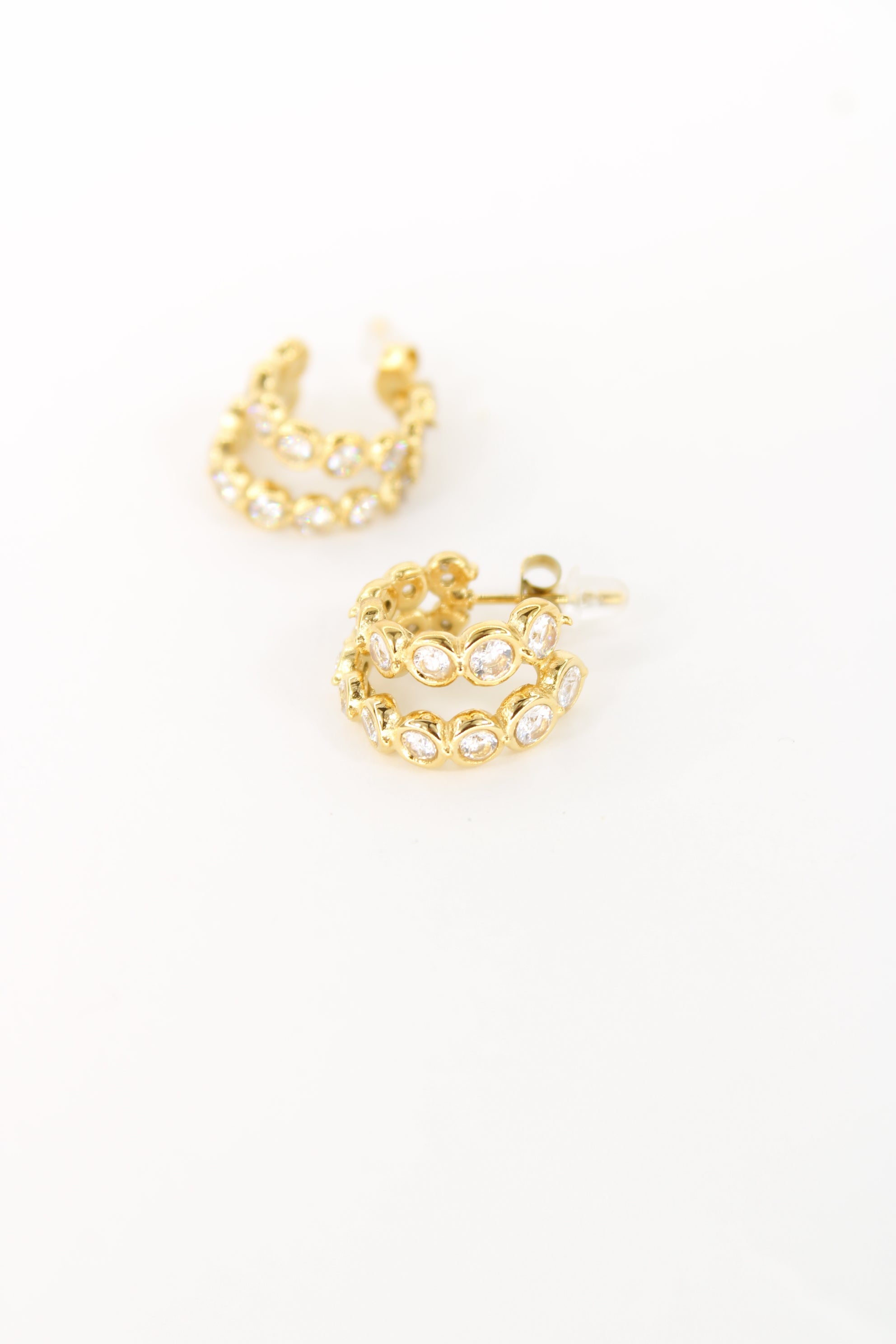 Boucles d’oreilles Leanne créoles doubles en acier inoxydable – Strass dorées ou argentées