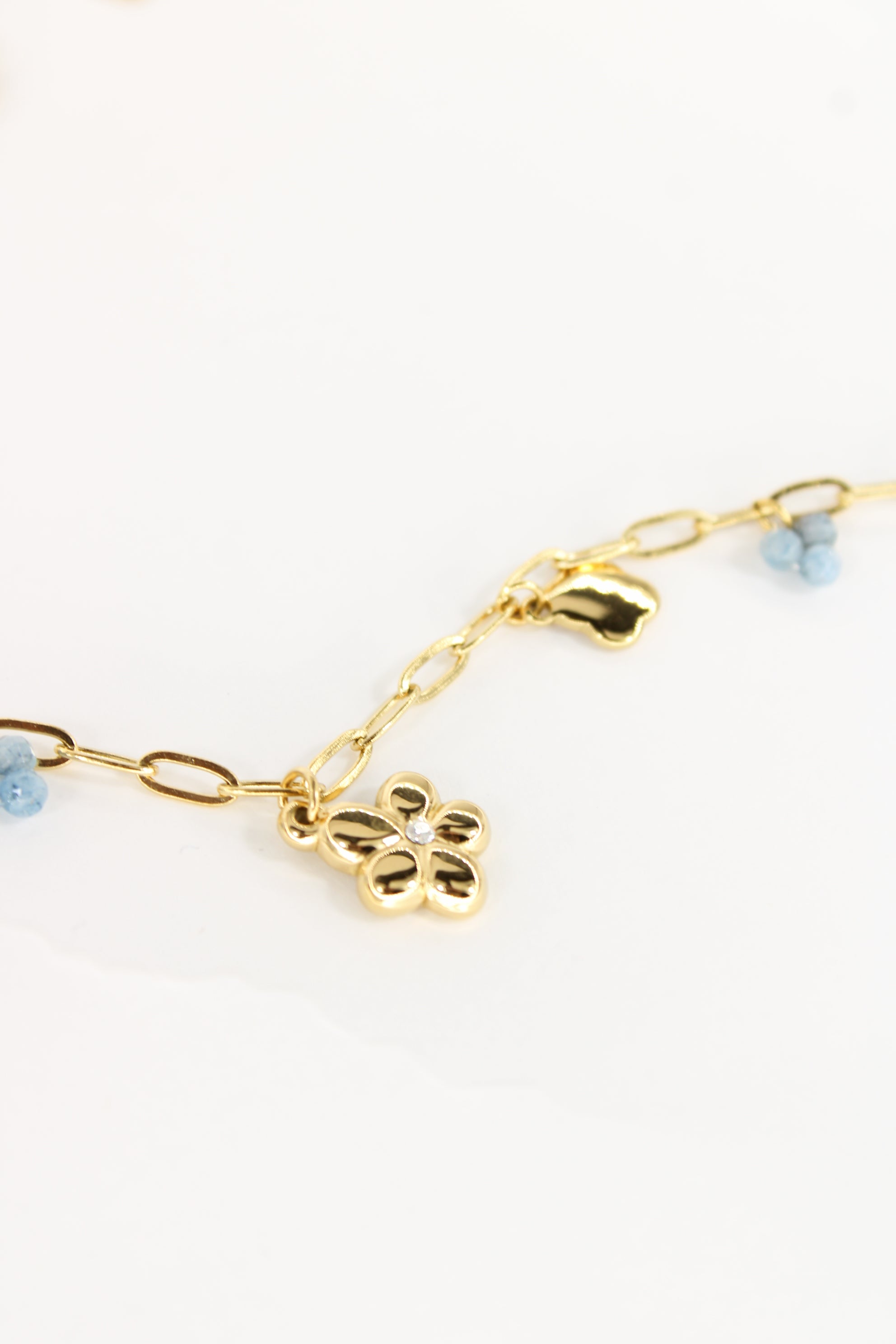 Bracelet Margaux à charms soleil, fleur et cœur en acier inoxydable doré – Bijou femme Langon