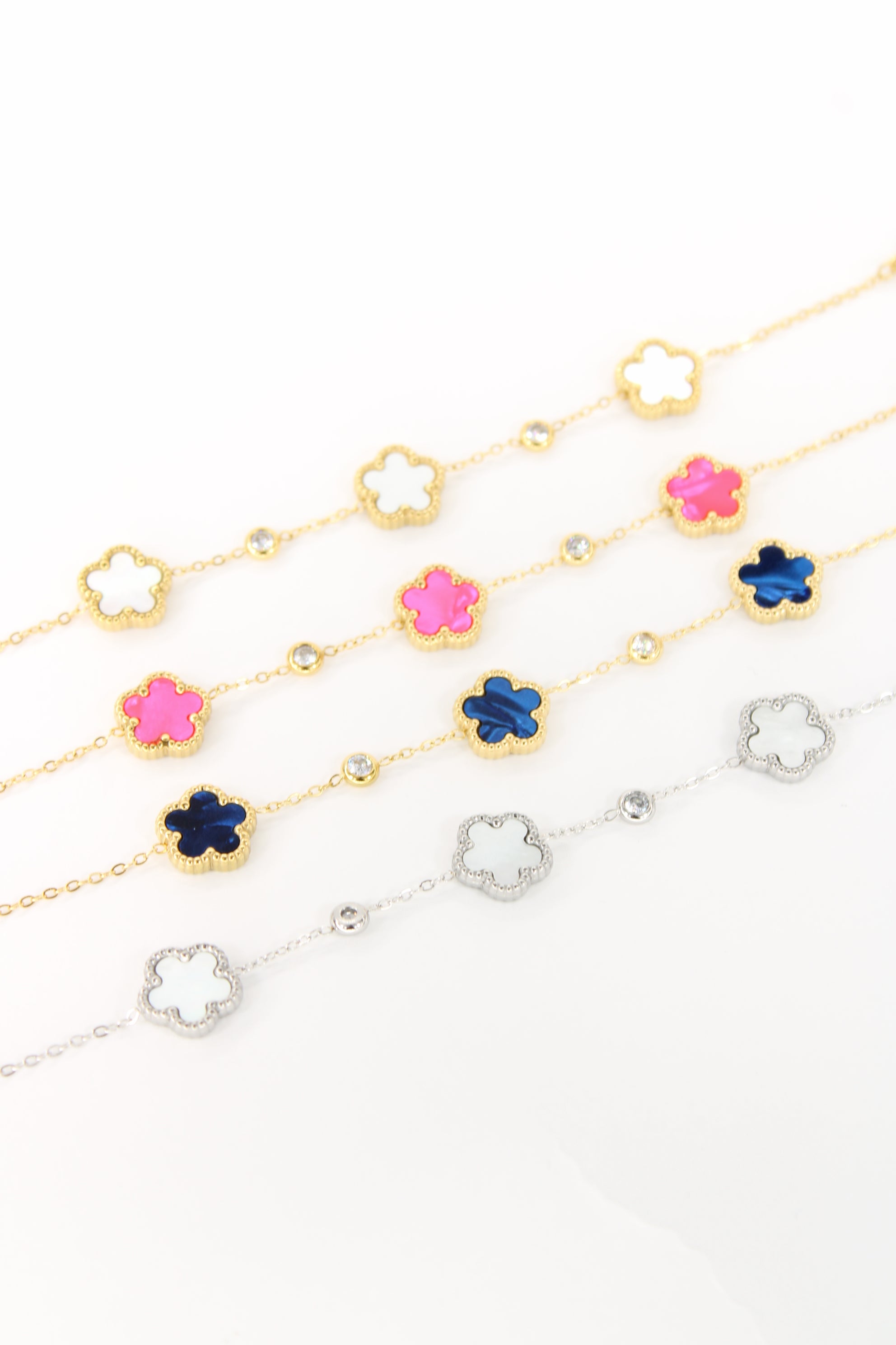 Bracelet Orla trèfles colorés en acier inoxydable – Doré ou argenté – Bijou femme tendance Langon