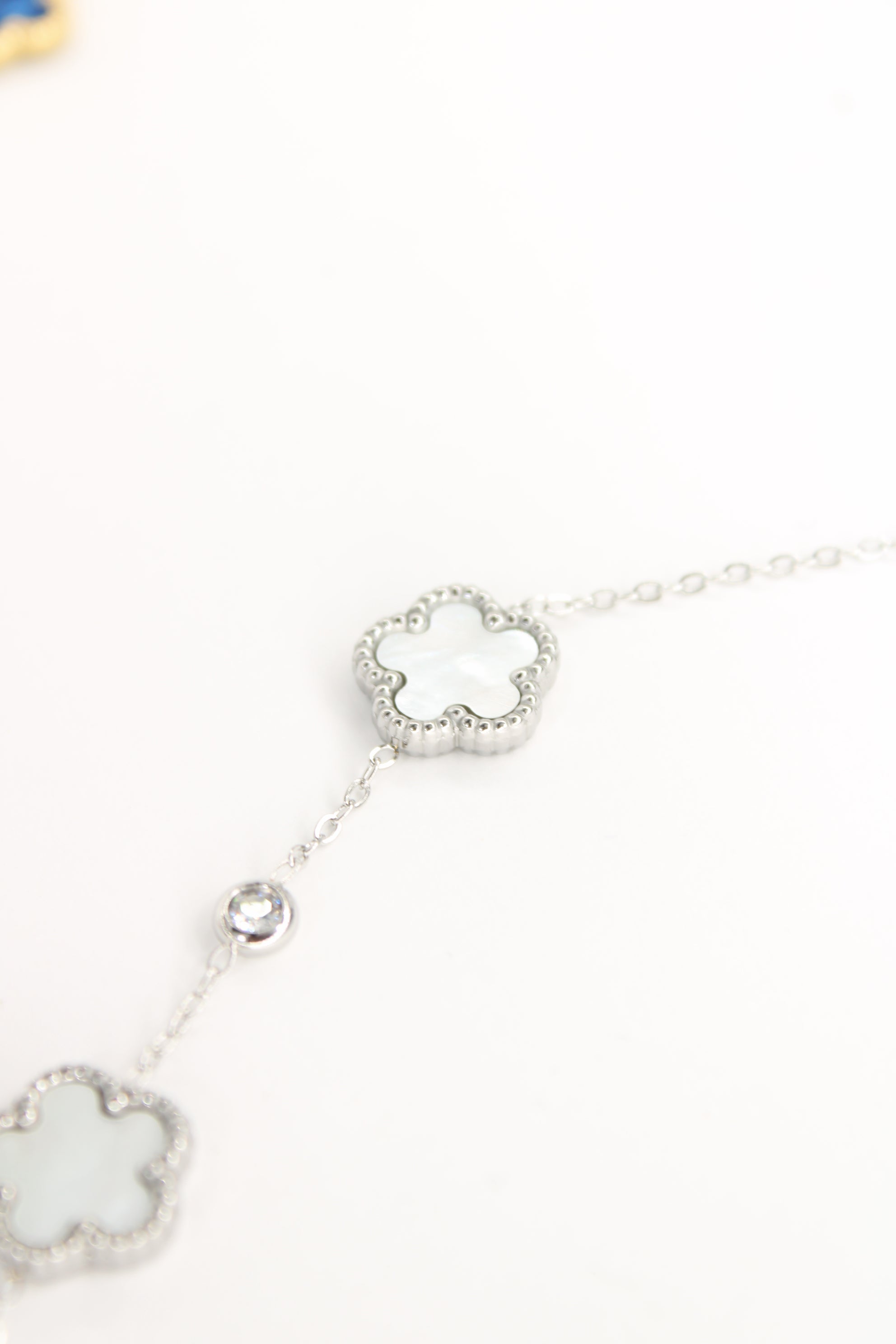 Bracelet Orla trèfles colorés en acier inoxydable – Doré ou argenté – Bijou femme tendance Langon
