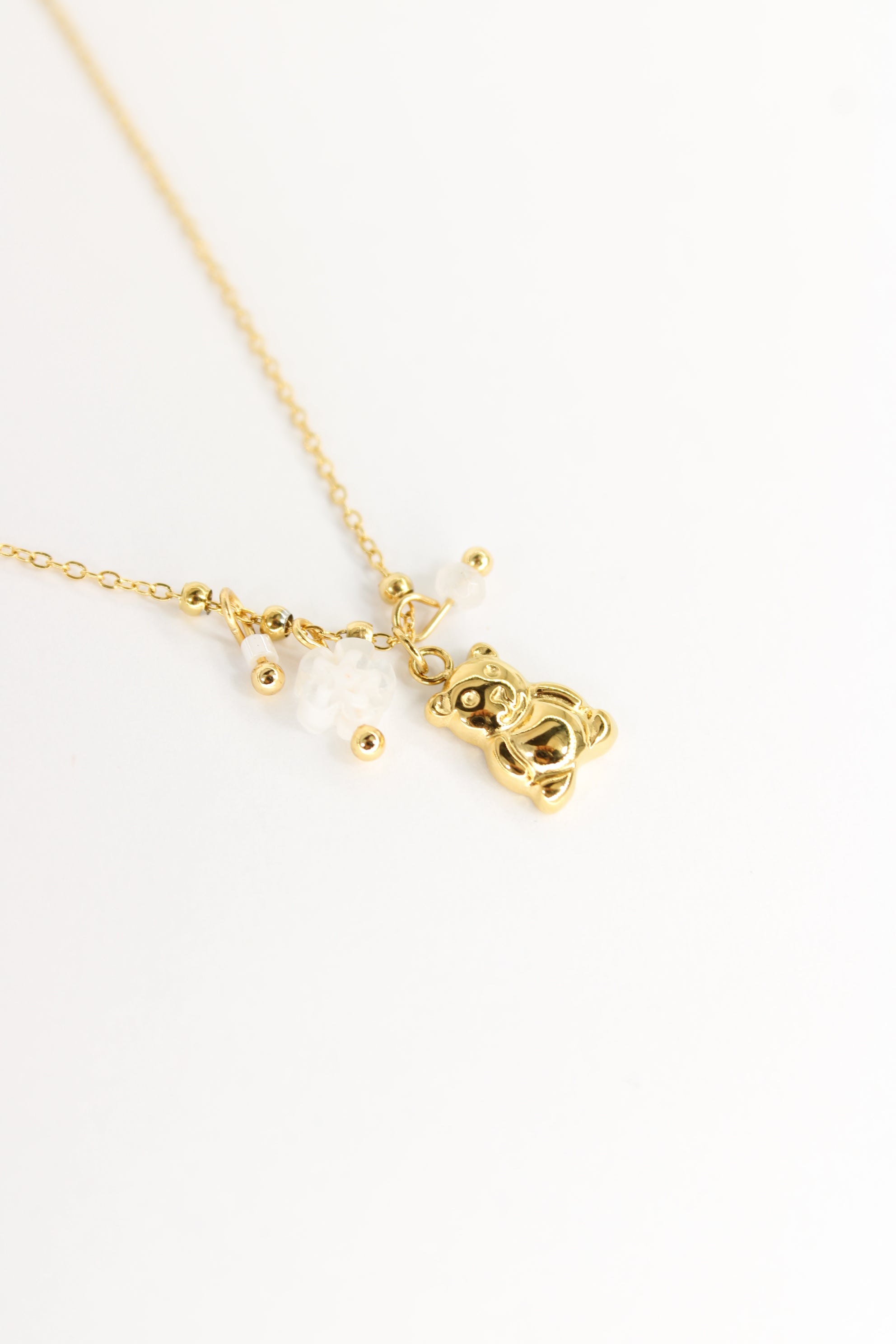 Collier ourson Stacy en acier inoxydable doré – Collier femme pendentif teddy et perles – Bijou tendance Langon