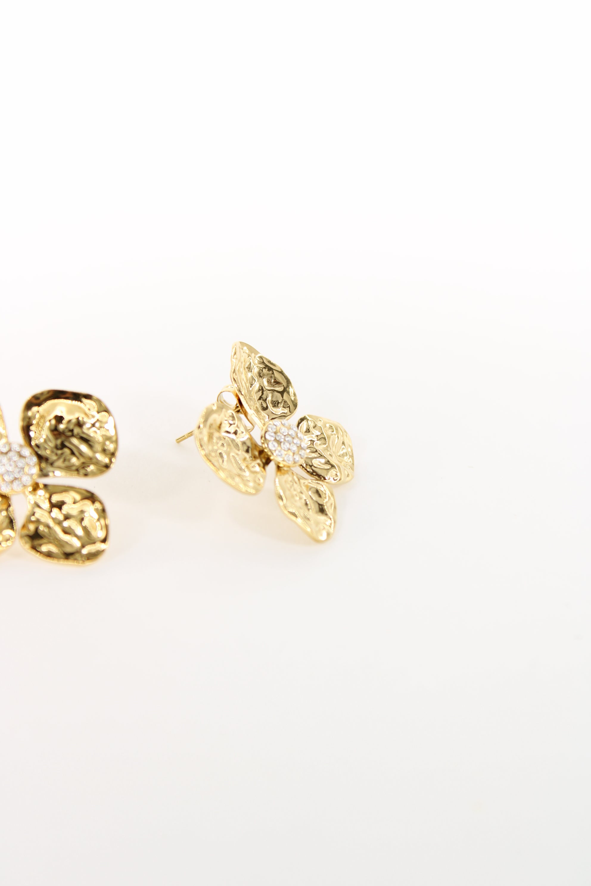 Boucles d’Oreilles Aglaé Dorées – Fleur & Cristaux – Acier Inoxydable