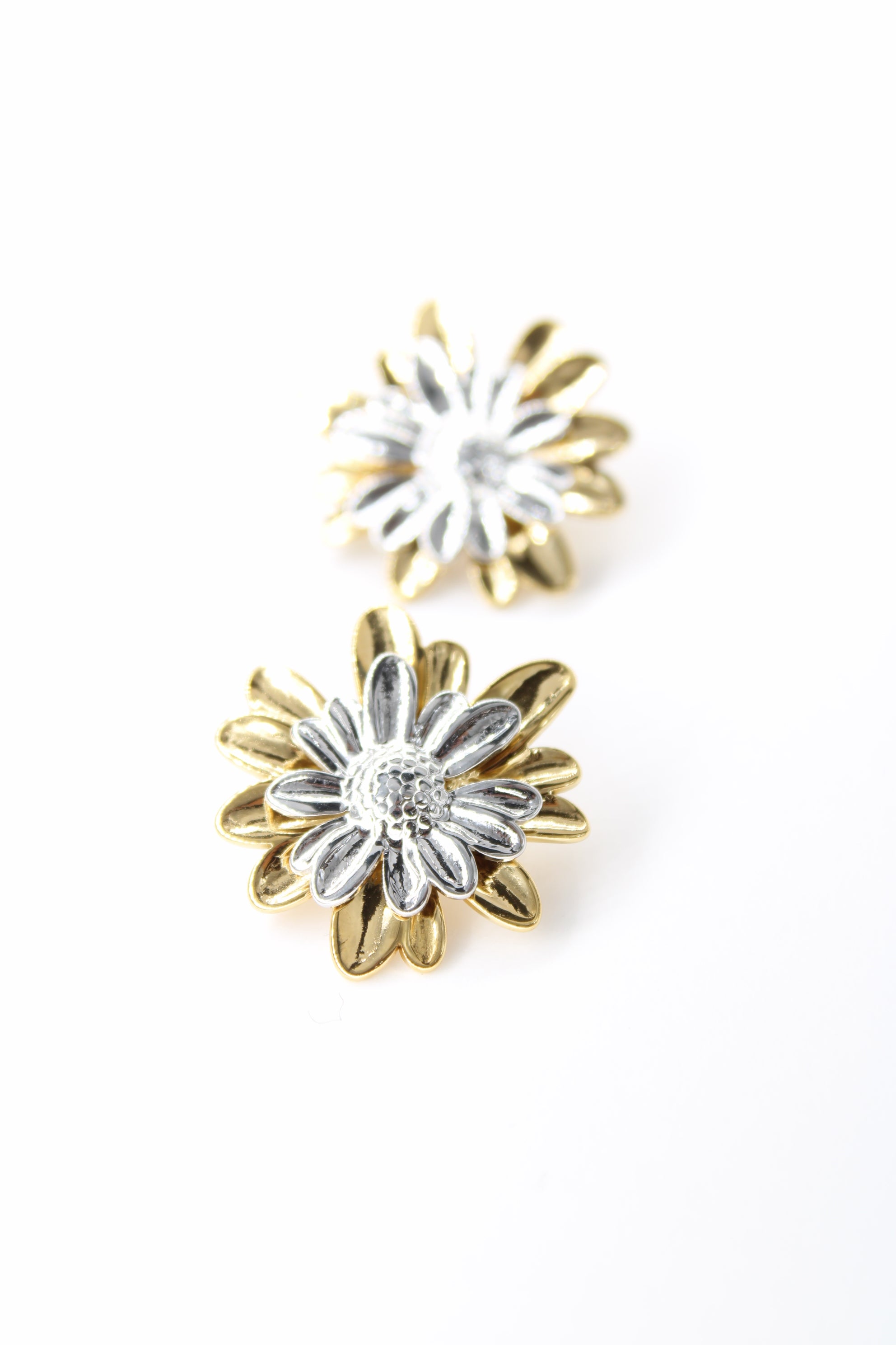 Boucles d’Oreilles Esna Dorées & Argentées – Fleur Bicolore – Acier Inoxydable