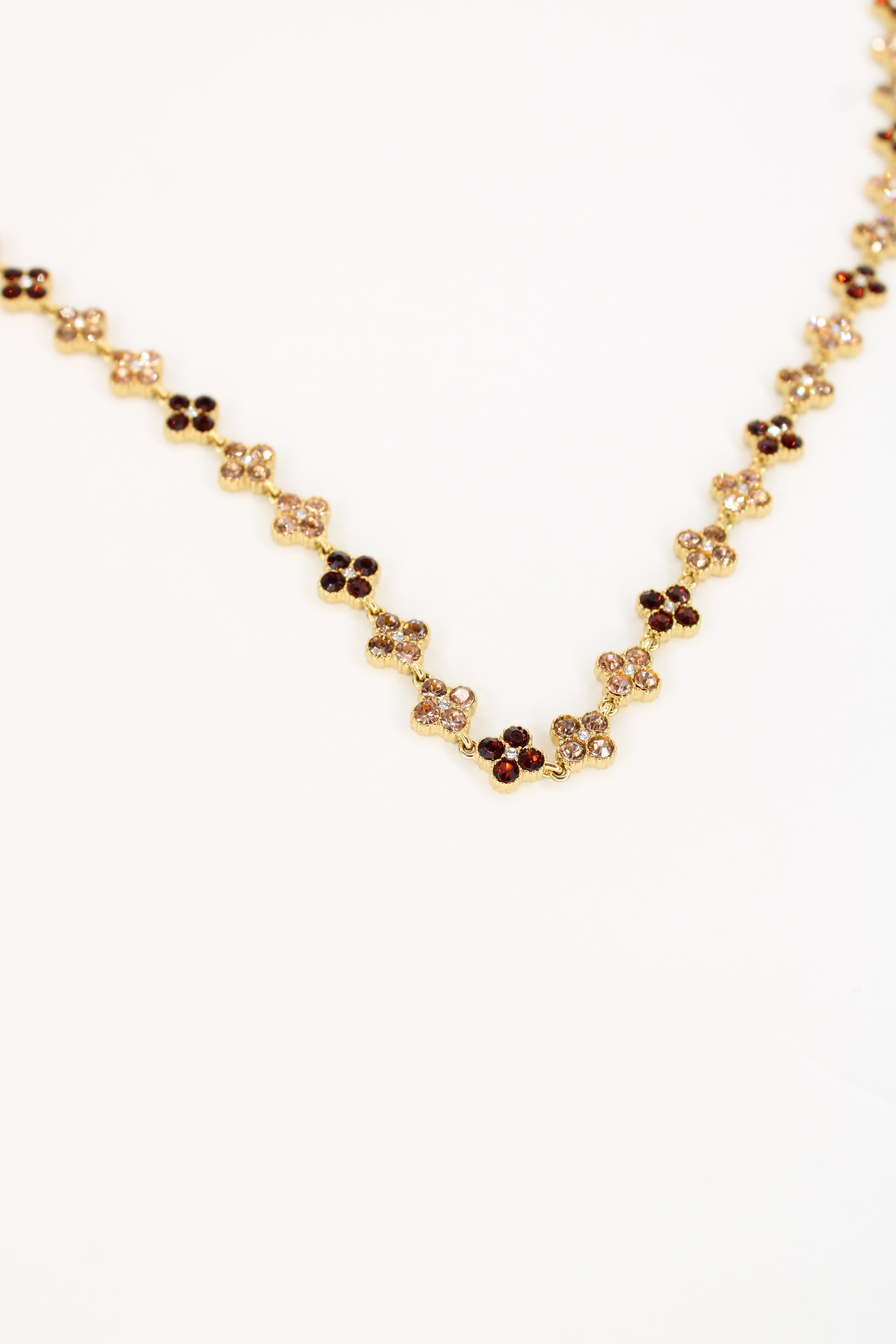 Collier Tessa – Fleurs Dorées & Strass Marron en Acier Inoxydable | Bijou Femme Chic & Lumineux