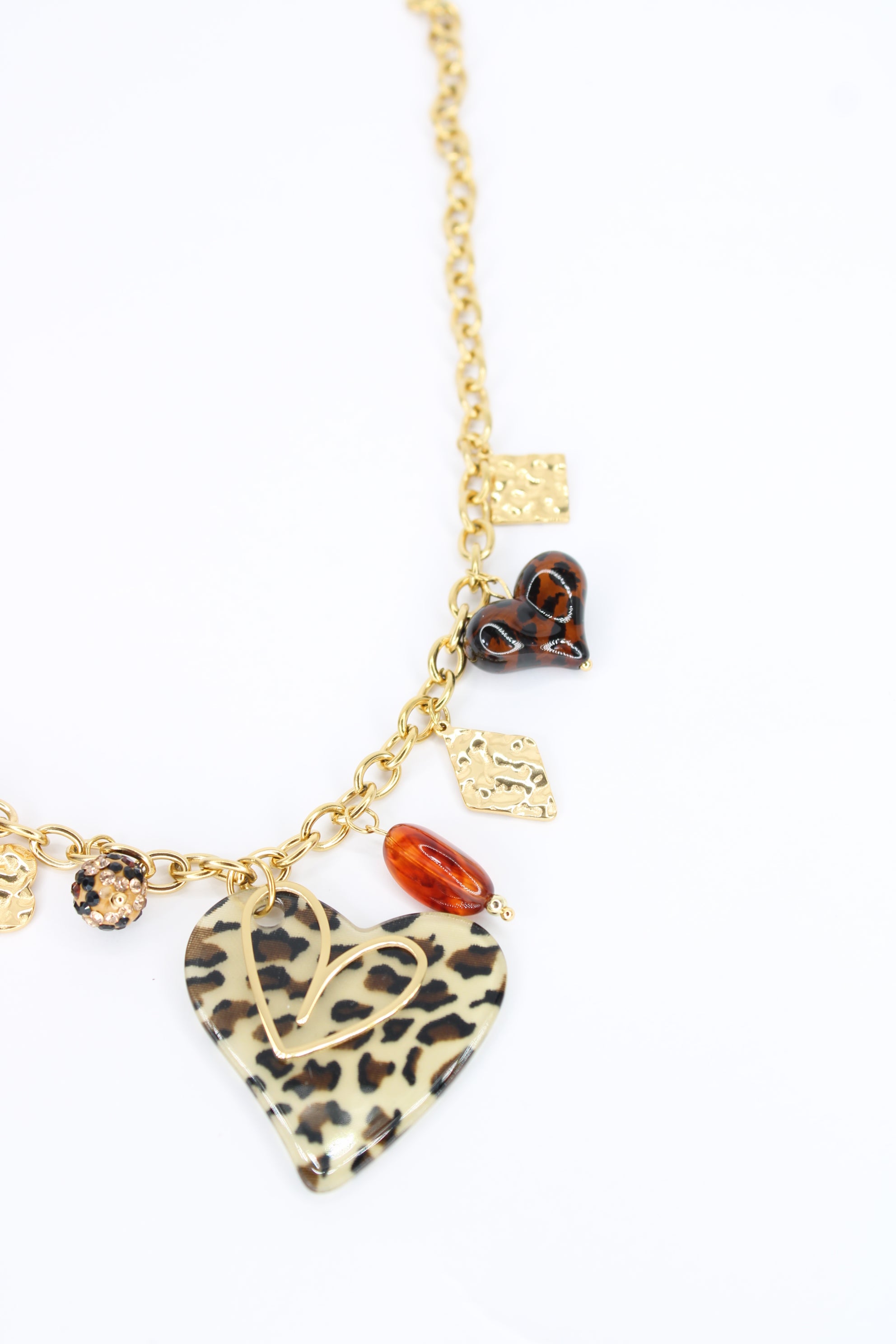 Collier Bianca à Breloques Dorées & Cœur Léopard – Bijou Femme Chic & Audacieux