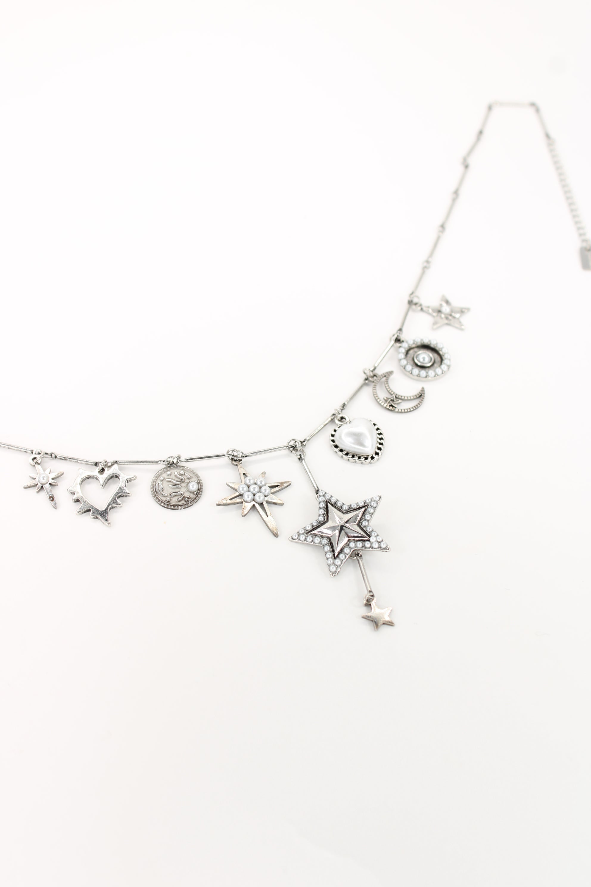 ✨ Collier Astra – Breloques célestes argentées en acier inoxydable